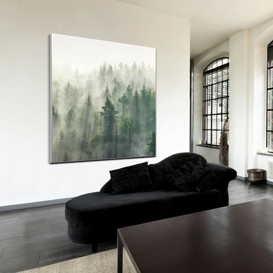 Akustikbild mit einem nebligem Waldmotiv an der Wand in einer Lounge. Akustikbild mit der Schallabsorberklasse A