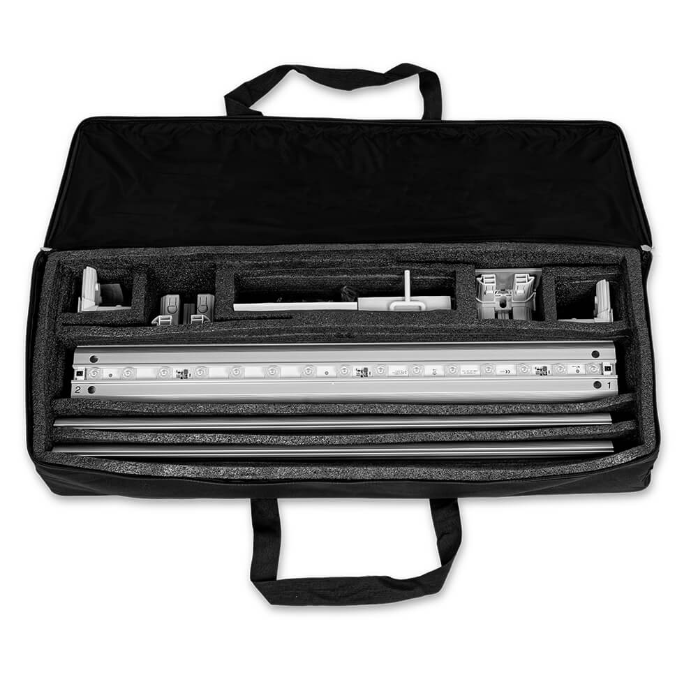 Geöffnete Transporttasche der Messetheke