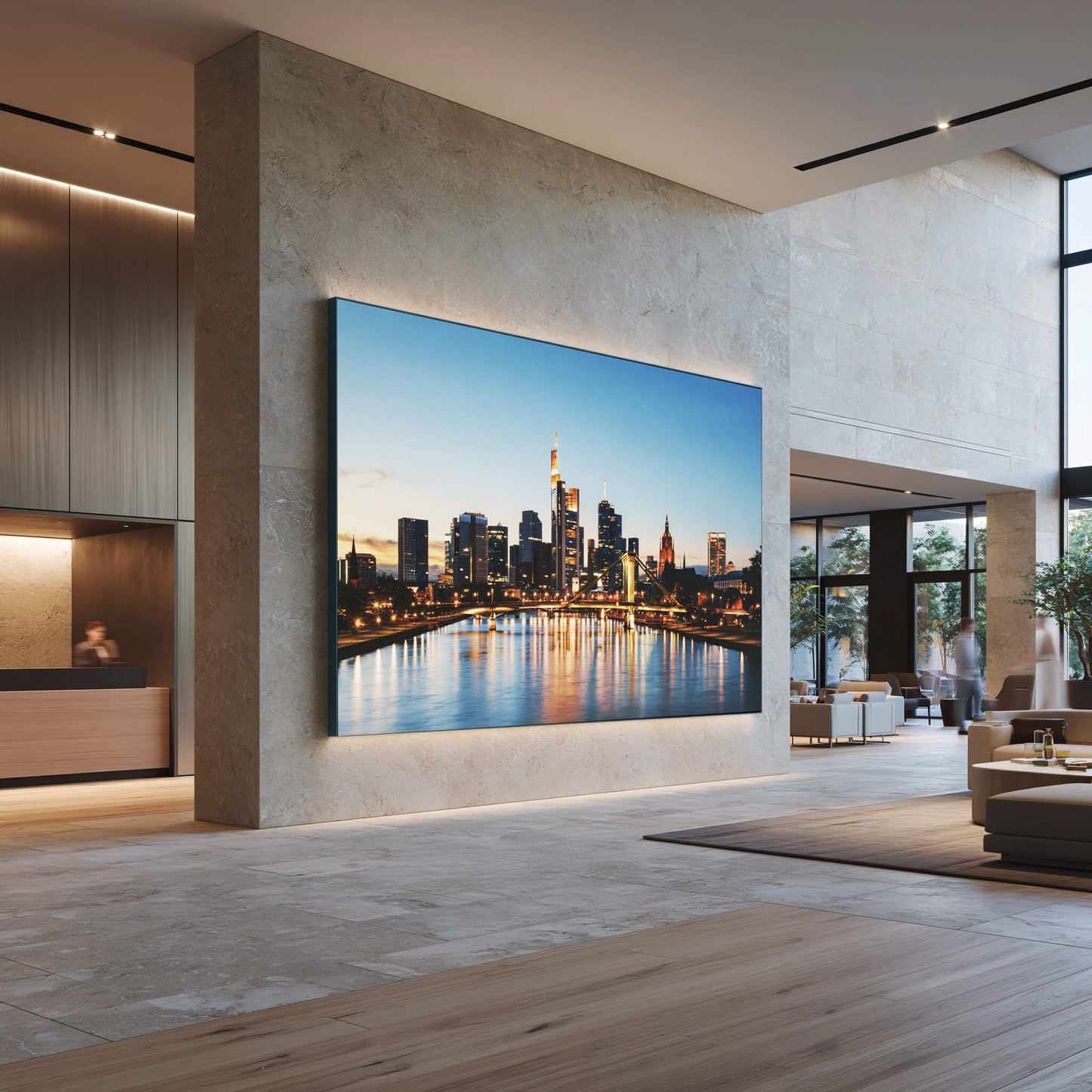 Primex Lummea Pro Lichtwand mit Stadtmotiv im modernen Hotel Foyer zur hochwertigen Rauminszenierung. Großflächige Wandgestaltung für Empfangsbereiche und Lobbys
