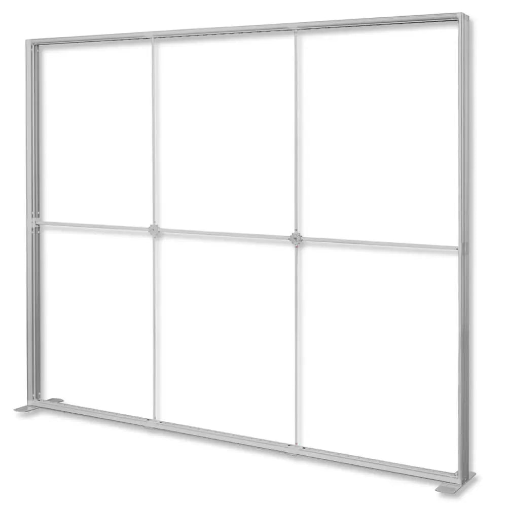 Messewand aus Aluminiumprofilen, ohne Textildruck, mit integrierter Beleuchtung.“