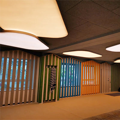 Gebogene, wolkenförmige LED-Lichtdecke als Sonderkonstruktion .