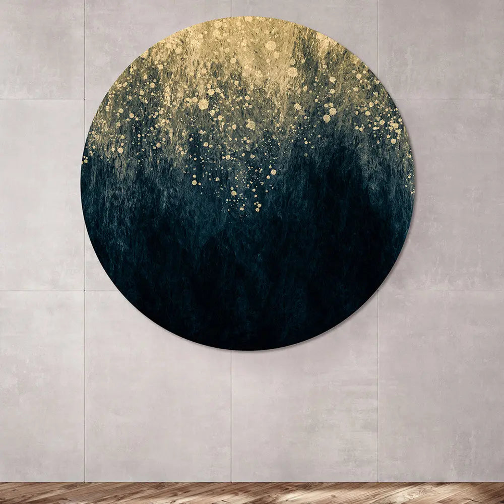 Rundes Akustikbild mit Goldregen auf schwarzem Hintergund an einer grauen Wand
