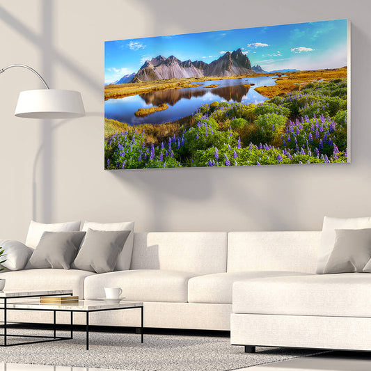 Rechteckiges Akustikbild des Stokksnes Cape in Island, über einem weißen Sofa