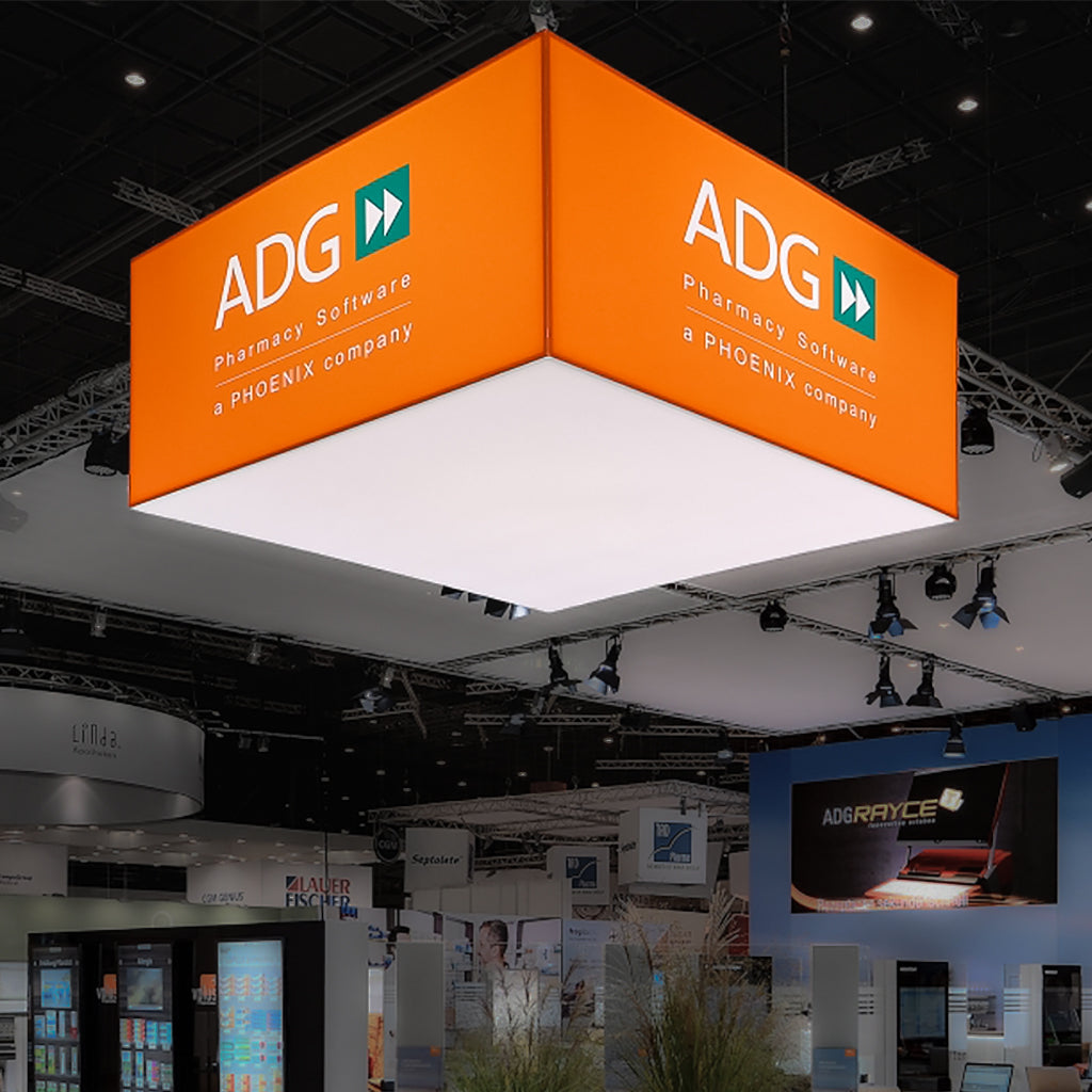 Messewürfel als Textilspannrahmen, abgehängt, 360° LED Leuchte, mit Textildruck