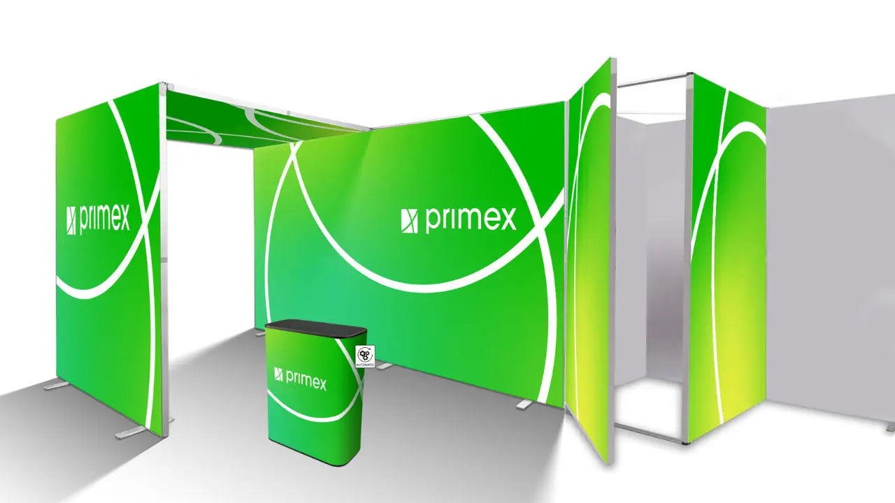 Grünes Expo Flex 2 Go Messeset mit Primex-Logo auf  Stoffbanner .