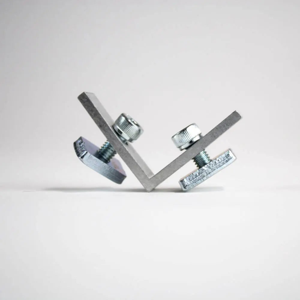 Eckverbinder für 100 mm Textilspannrahmen zur stabilen Verbindung von Aluminiumprofilen und Spannrahmen.