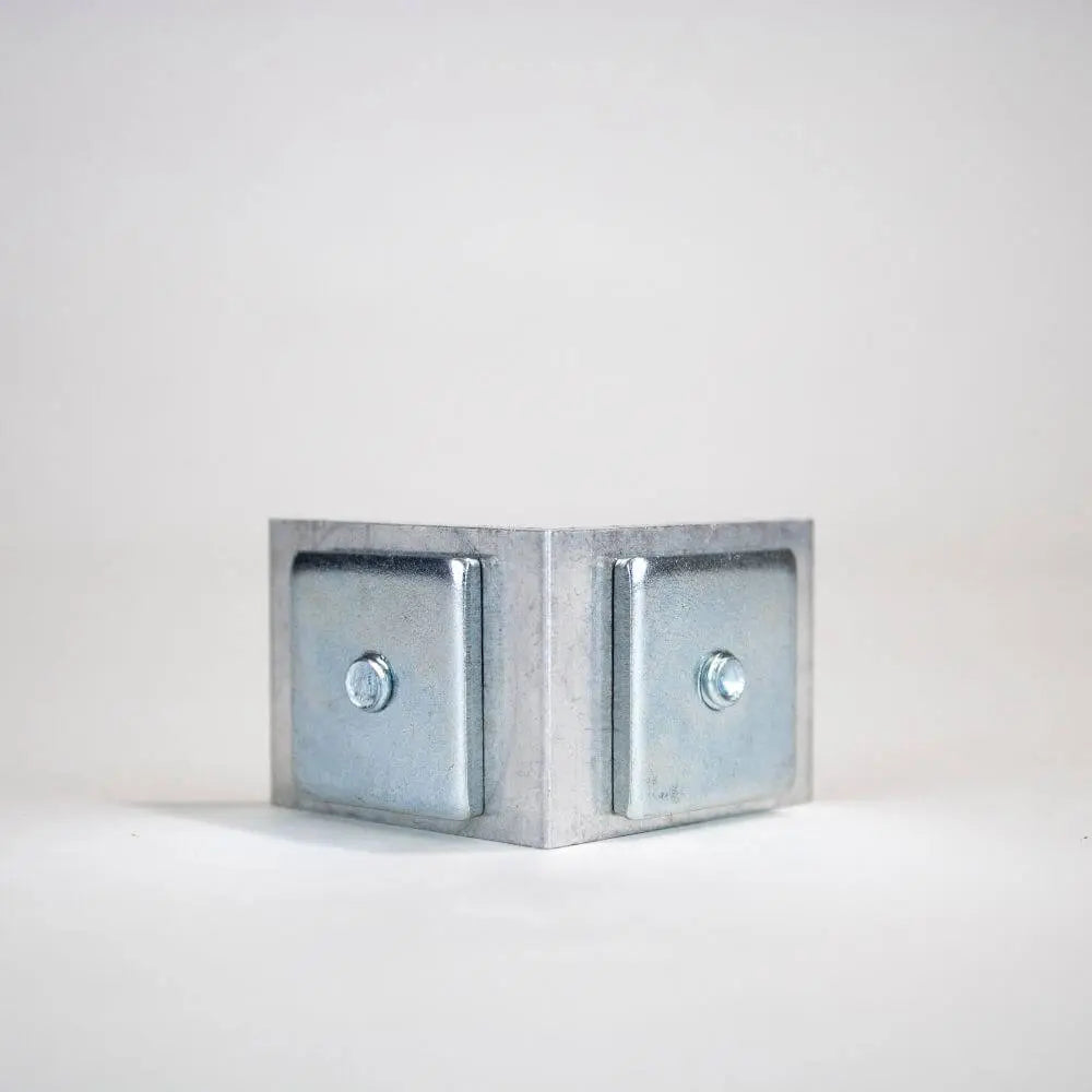 Eckverbinder für 55 mm Textilspannrahmen zur stabilen Verbindung von Aluminiumprofilen für langlebige Spannrahmen von Primex.
