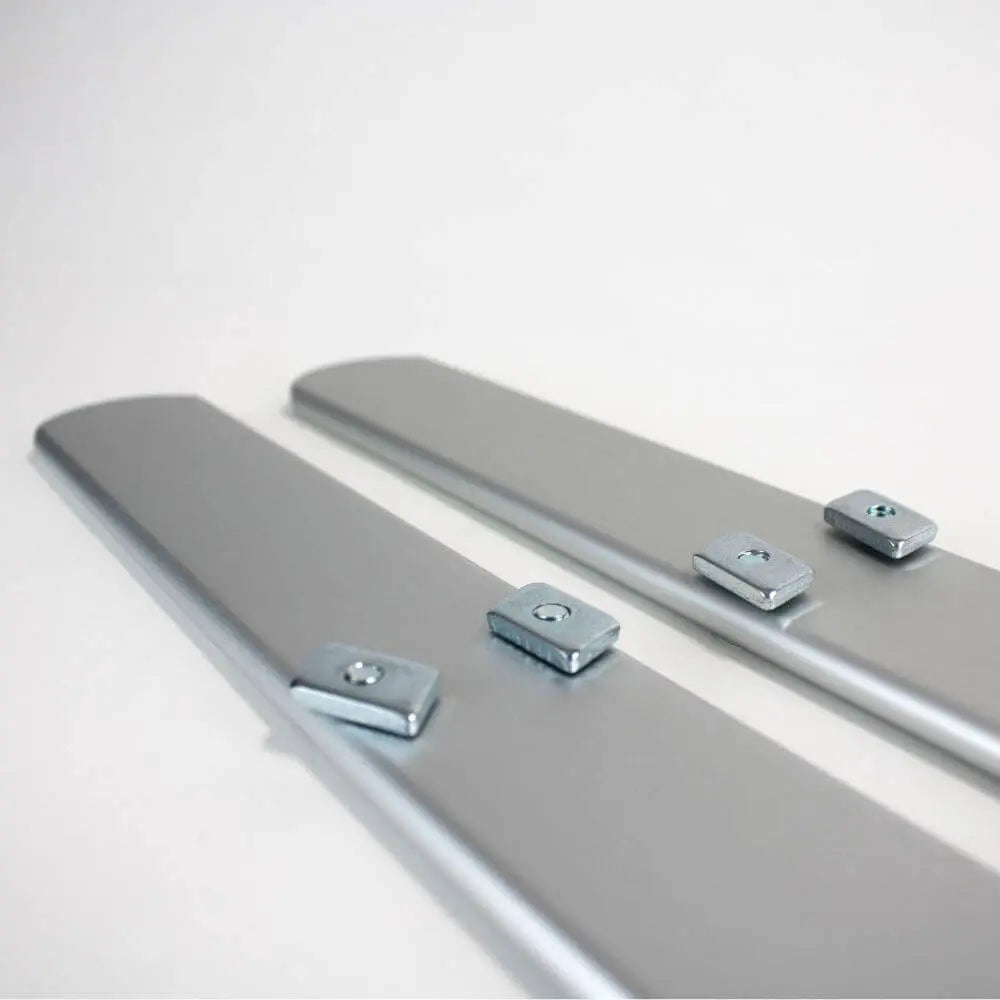 Fußplatten-Set mit Rollen für freistehende Textilspannrahmen bis 200 cm Höhe für mobile und stabile Präsentationssysteme von Primex.,