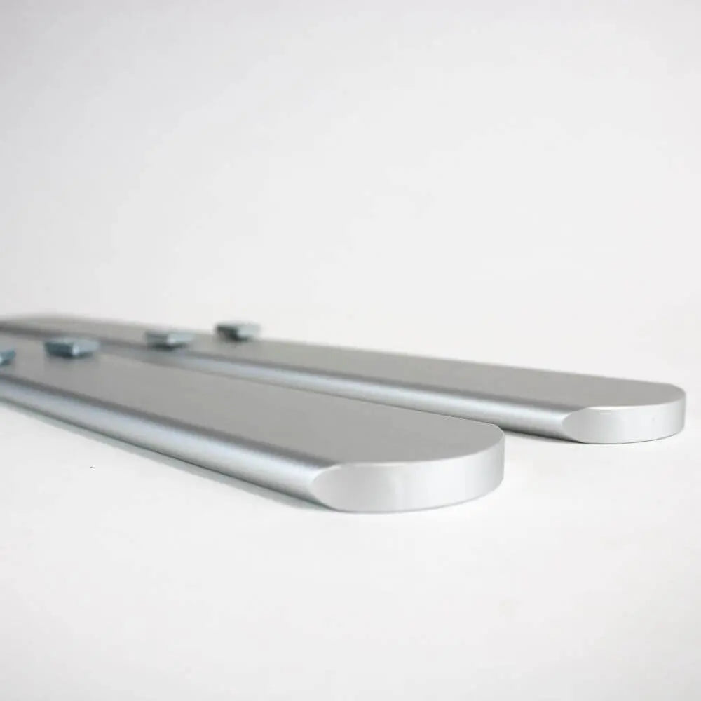 Fußplatten-Set mit Rollen für freistehende Textilspannrahmen bis 200 cm Höhe für mobile und stabile Präsentationssysteme.