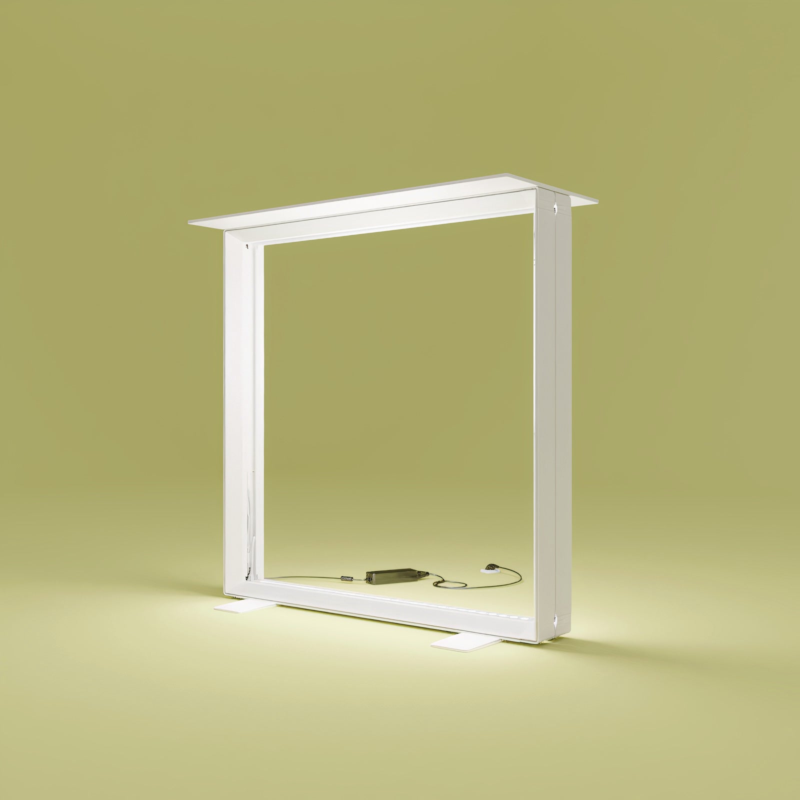 Beleuchteter GO Counter S Rahmen ohne Textildruck , mit sichtbarem Aluminiumgestell und angeschlossenem Netzteil.