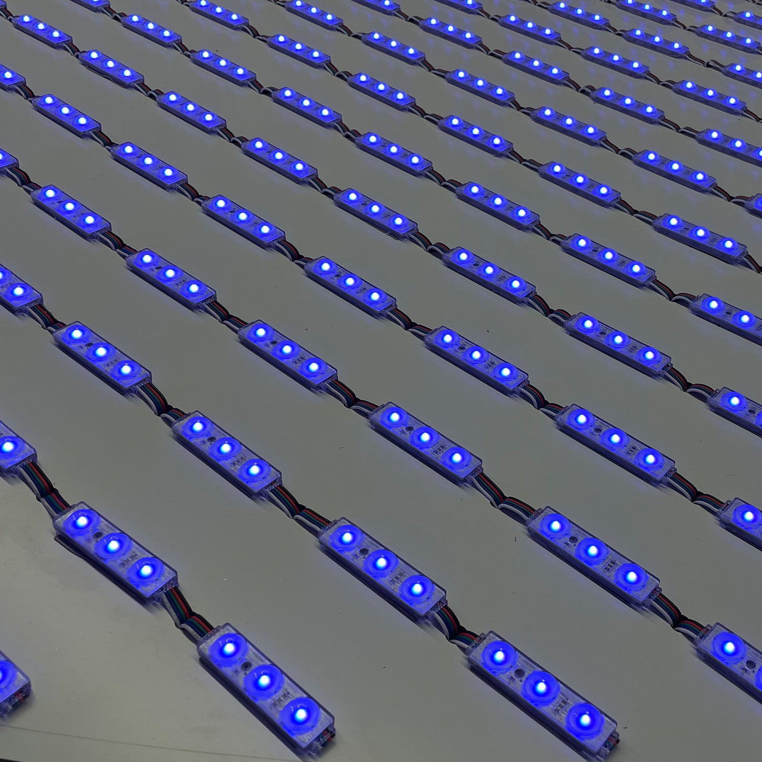 LED-Lichtwand RGBW im 100 mm Profil