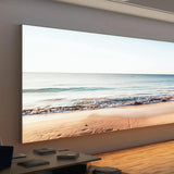 Lummea Pro Lichtwand mit ruhigem Strandmotiv im modernen Innenraum zur entspannten und hochwertigen Raumgestaltung. Großflächige Wandlösung für Arbeits- und Aufenthaltsbereiche.