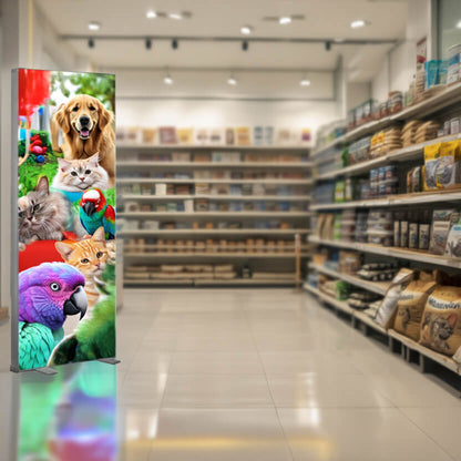 LED Lightbox Fold 2Go Messewand mit leuchtender Grafikfläche mit Tiermotiven in einem Futterhaus.