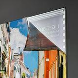 Messewand Lightbox Pro 2go Detail LED mit aufgeklapptem Stoffbanner.
