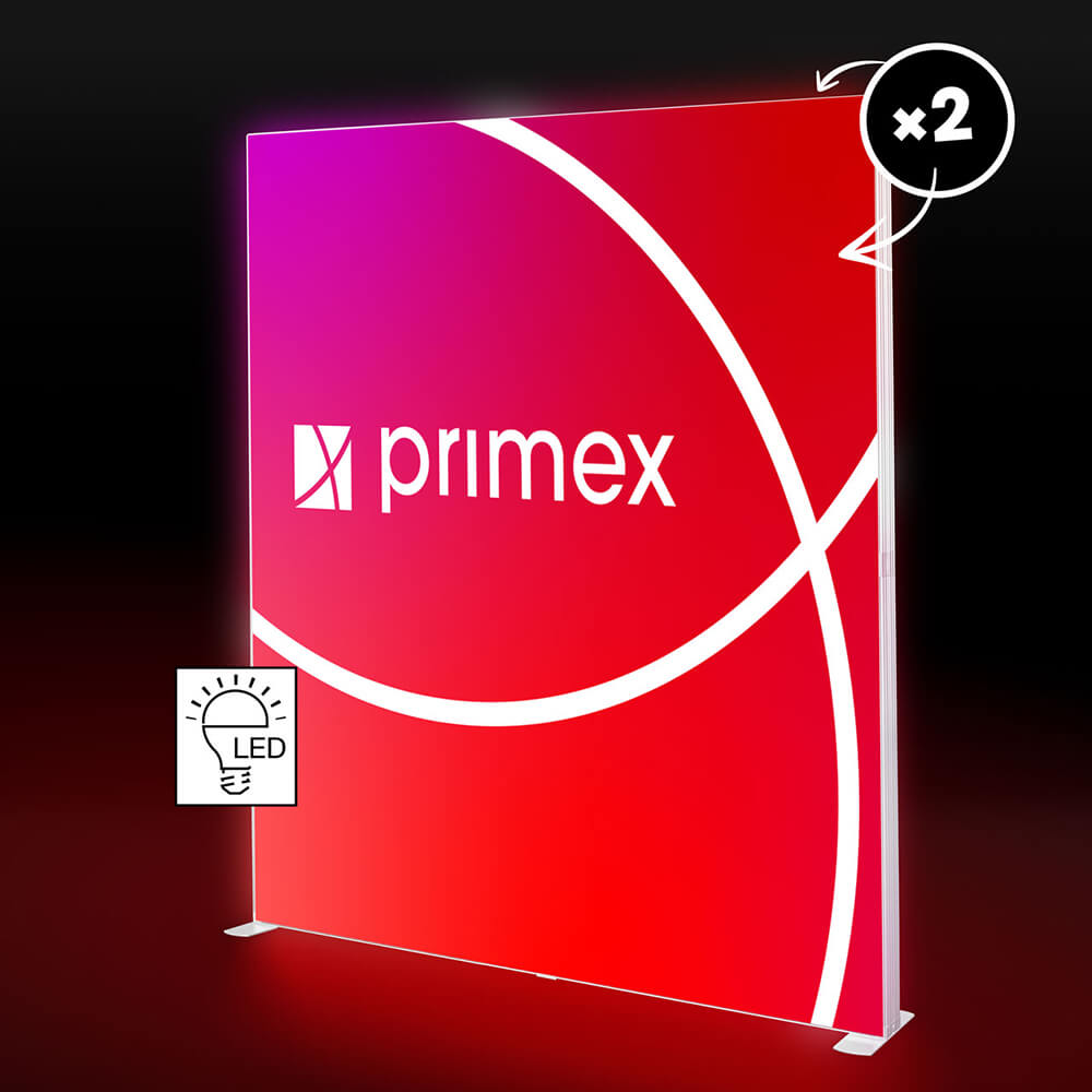 Beleuchtete Messewand Lightbox Pro 2go mit rotem Textildruck bespannt vor schwarzem Hintergrund