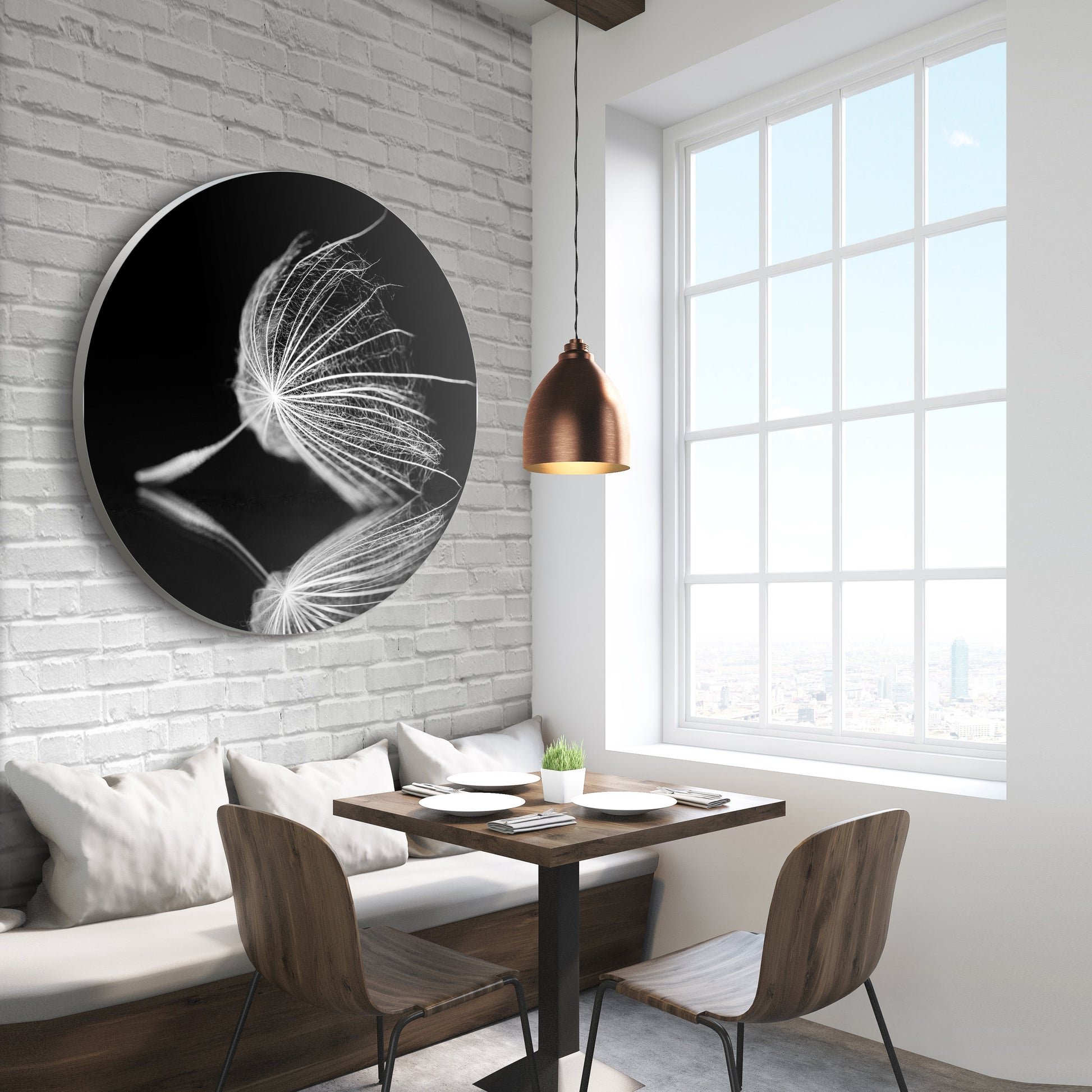 Rundes Akustikbild mit schwarzem Hintergrund und einer Pusteblume Motiv im Gastronomie- und Restaurantbereich.