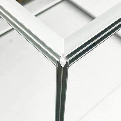 Ecke eines Deckenhängers aus Primex Cube Slim Profilen, ohne Stoffbanner