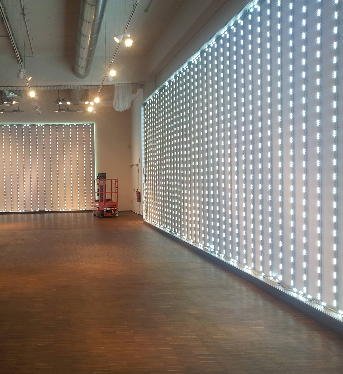 Textile stretching frame illuminated 100 mm - wall mounting silver