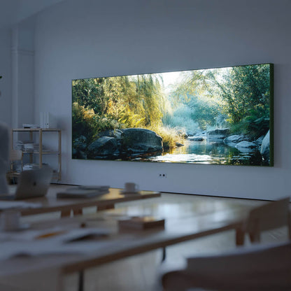 Lummea Core Rahmen mit beruhigendem Naturmotiv in modernem Büro zur Schaffung einer entspannten Arbeitsatmosphäre. Stilvolle Wandgestaltung für Arbeitsräume und öffentliche Einrichtungen