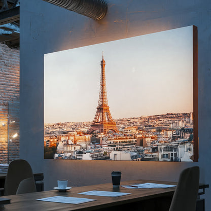 Lummea Core Lichtwand mit Stadtmotiv Paris im modernen Büro zur visuellen Aufwertung von Besprechungsräumen. Hochwertige Wandgestaltung für inspirierende Arbeitsumgebungen.