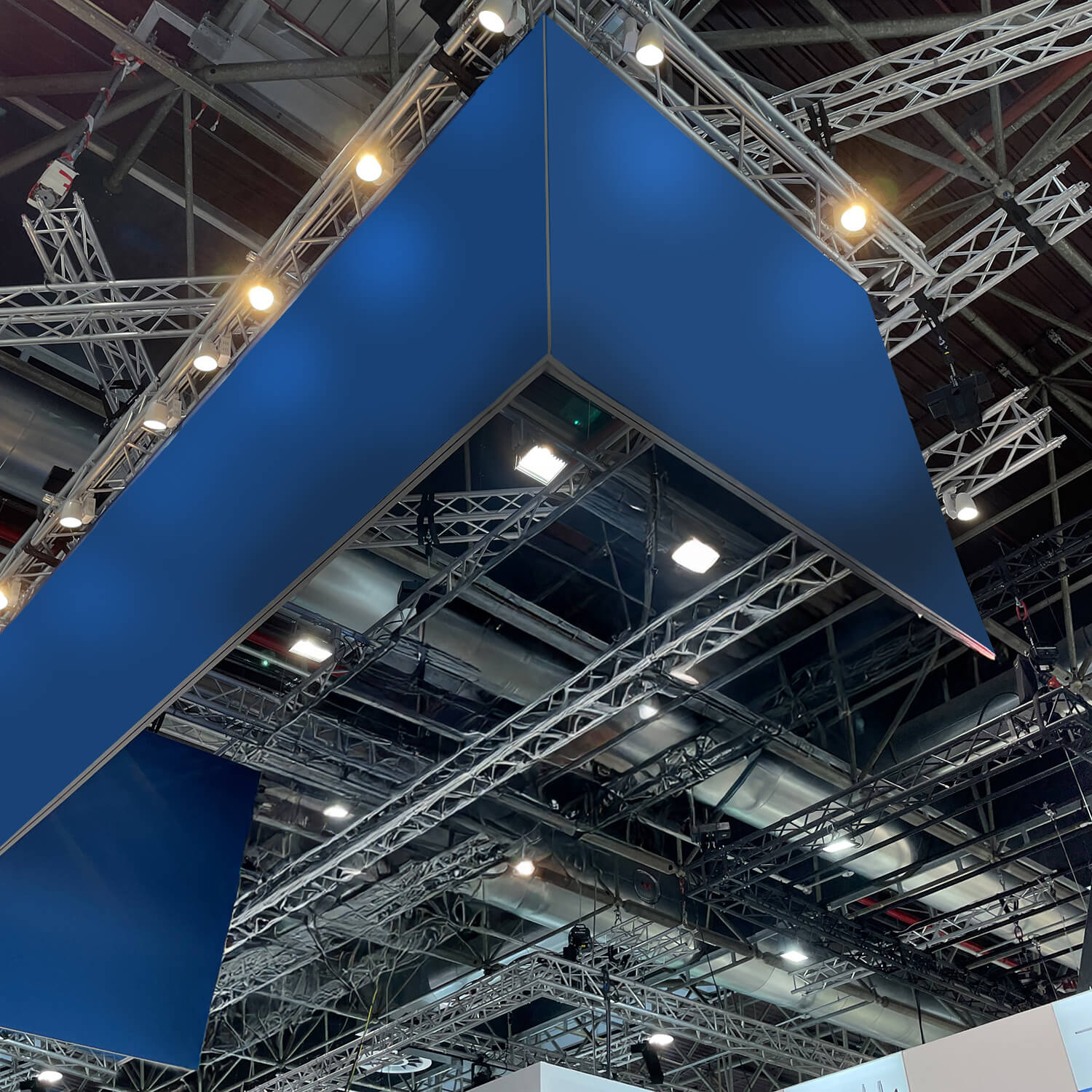 Fair ceiling hanger