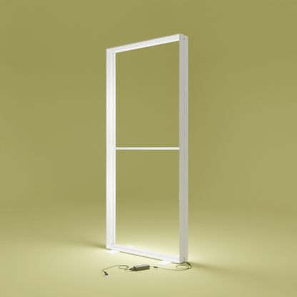 Detailansicht des Aluminiumrahmens der PIXLIP GO LED Messewand von Primex mit beleuchtetem Profil.