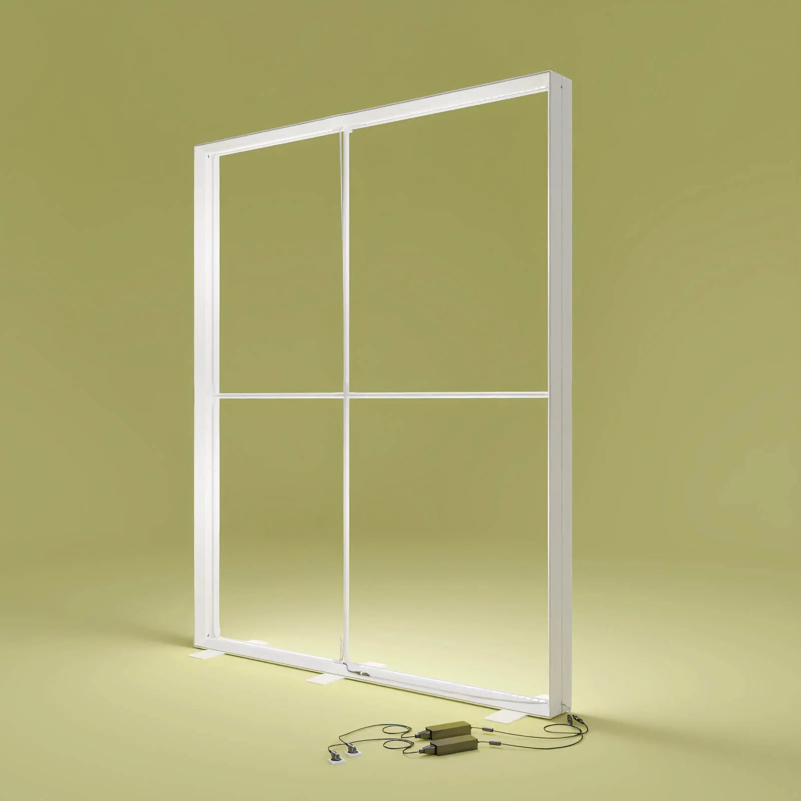Detailansicht des Aluminiumrahmens der PIXLIP GO LED Messewand von Primex mit beleuchtetem Profil ohne Stoffbanner .