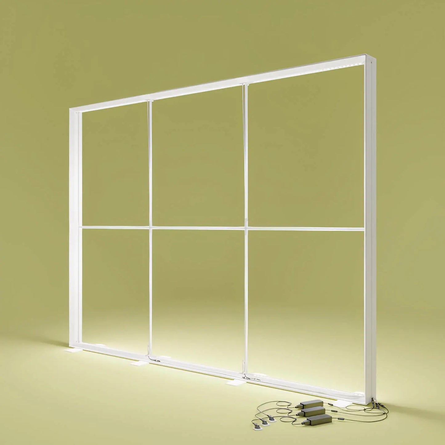 Detailansicht des Aluminiumrahmens der PIXLIP GO LED Messewand von Primex mit beleuchtetem Profil ohne Stoffbanner .