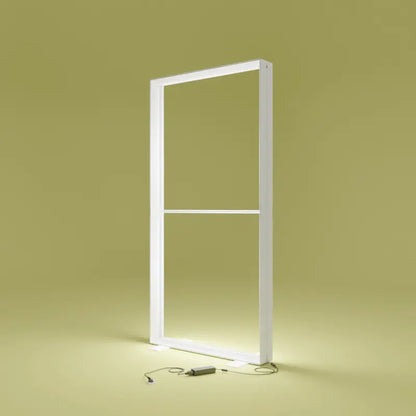 Leuchtwand PIXLIP GO Rahmen ohne Stoffbanner , mit sichtbarem Aluminiumgestell und angeschlossenem Netzteil.