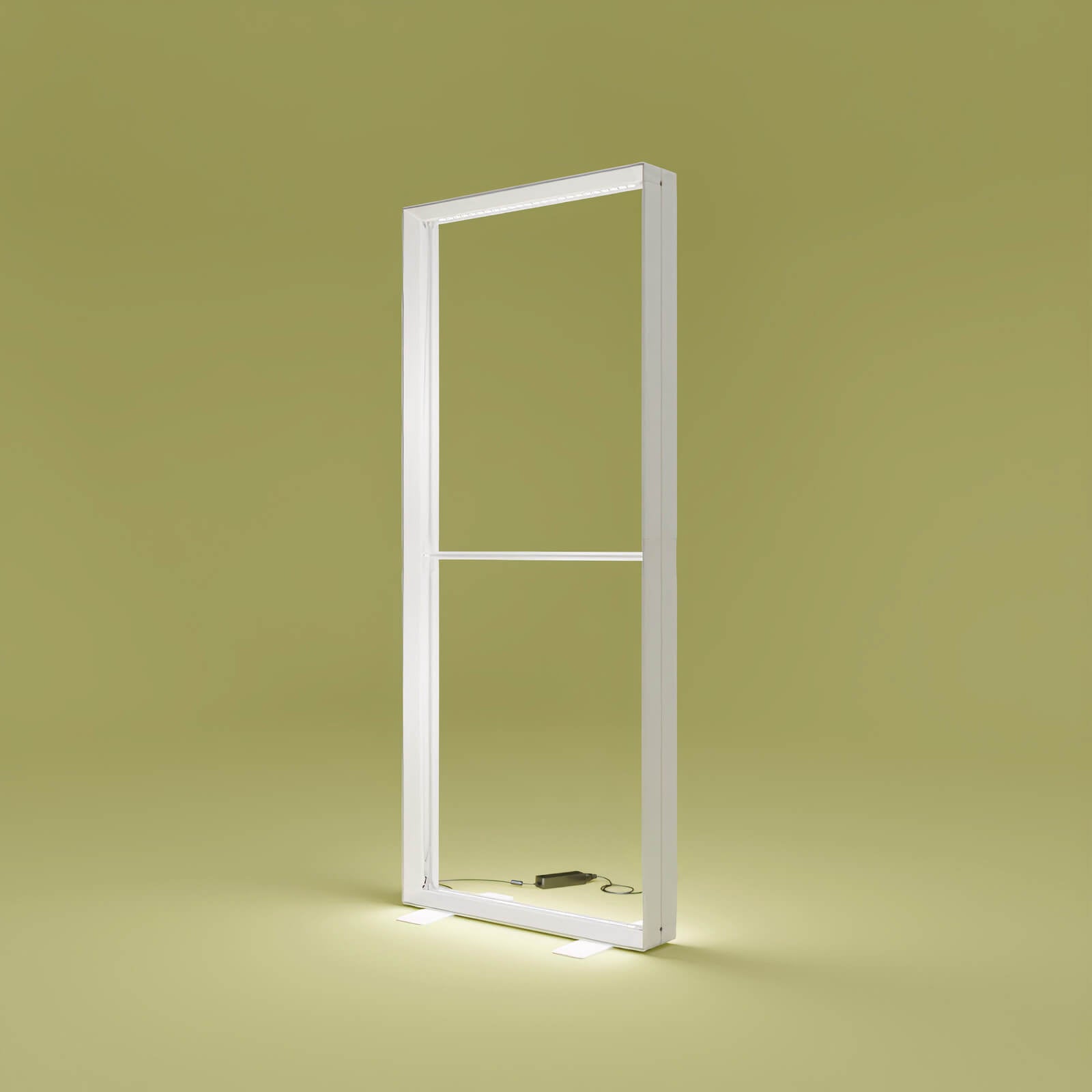 PIXLIP GO Lightbox aluminum frame detail.