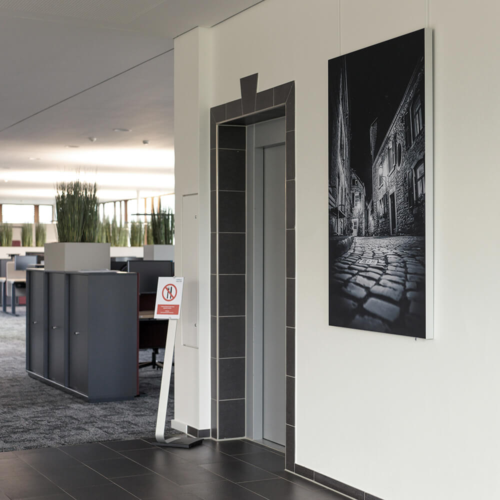 Dekorative Akustikbilder mit exklusiven Schwarz-Weiß-Fotoszur erbesserung der Raumakustik