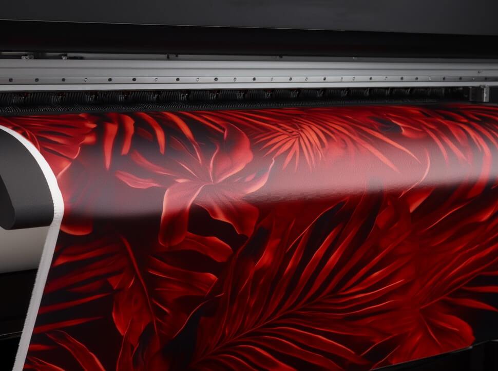Nahaufnahme eines Textildrucks in einem Sublimationsdrucker