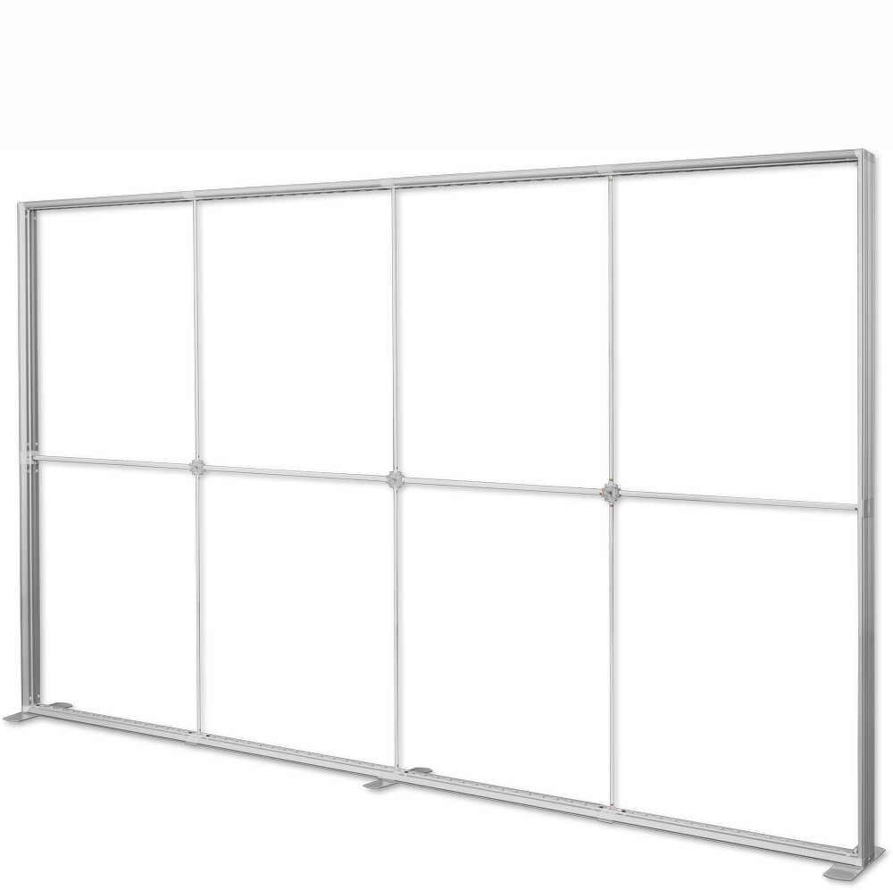 Messewand aus Aluminiumprofilen, ohne Textildruck, mit integrierter Beleuchtung.