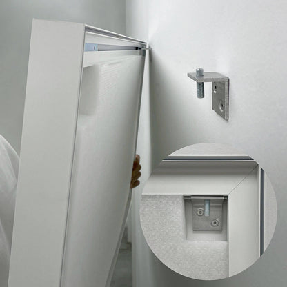 Detailansicht der Montage des SILMEA Pro Akustikbildes mit hochwertigen Materialien für nachhaltige und effiziente Akustiklösungen.