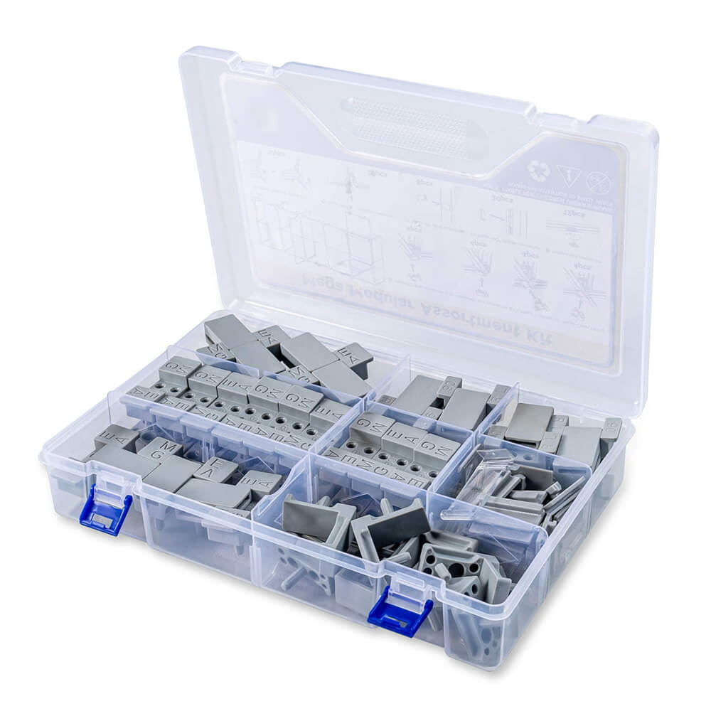 Eine Box mit verschiedenen Verbindungsstücken zur Erweiterung von Messesystemen.