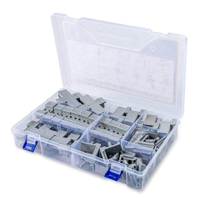 Eine Box mit verschiedenen Verbindungsstücken zur Erweiterung von Messesystemen.