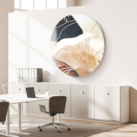 Rundes Akustikbild mit Pflanzenzeichnungen auf beige-braunem Grund an weißer Wand