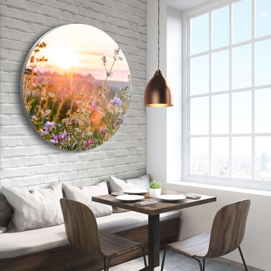Rundes Akustikbild einer Blumenwiese im Sonnenuntergang in einer Essecke