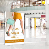 Textilspannrahmen Freistehend mit Mode-Motiv in einem Einkaufszentrum. Hochwertige Präsentationslösung für Einzelhandel und Kundenansprache.